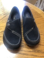 Women  s 8M Clark  s Ashland Lane Q Black Leather Slip On Loafer