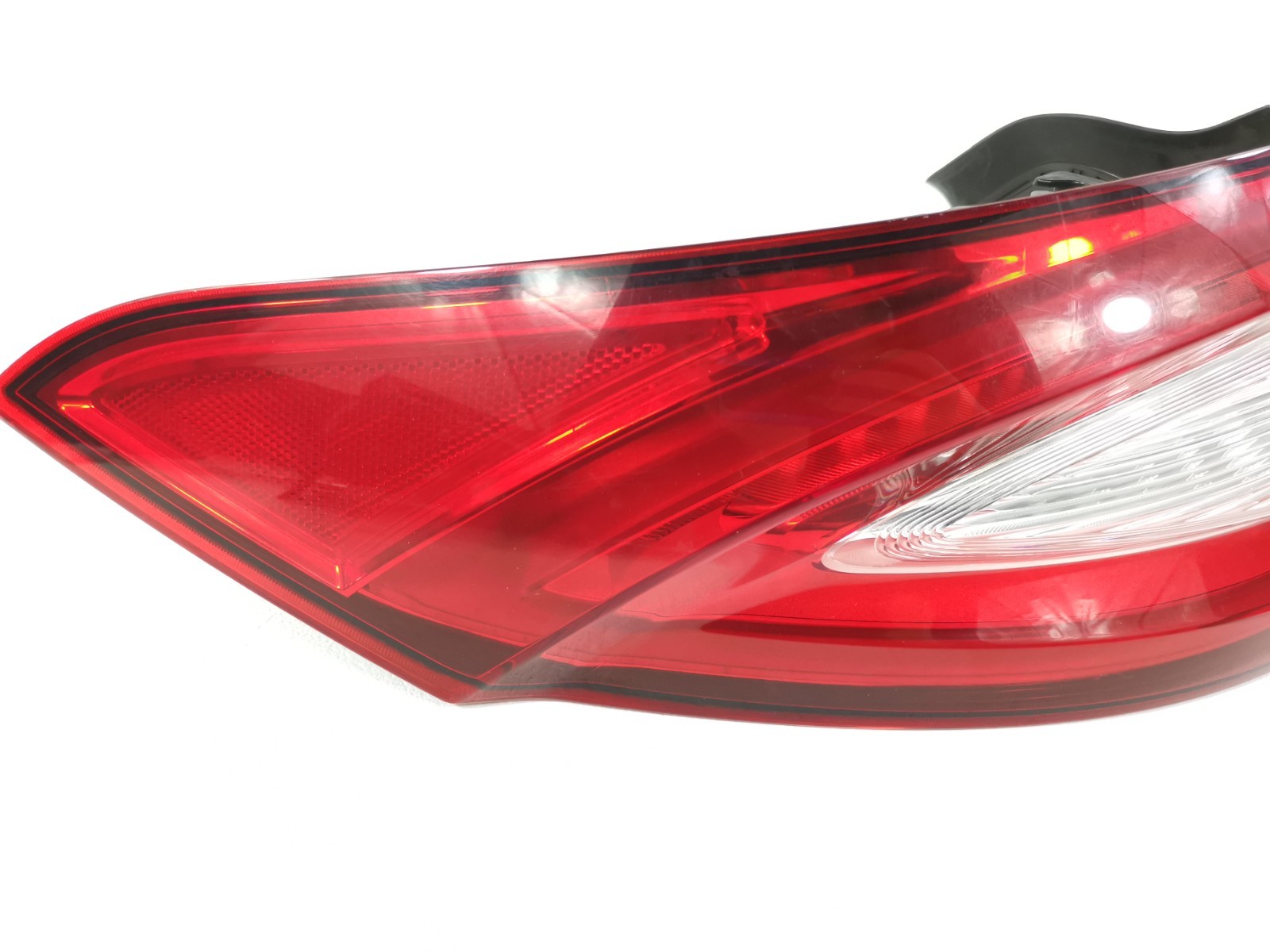 Maserati Levante 3.0 AWD 2017 Rear Left Outer Tail Light Lamp 670035797 OEM