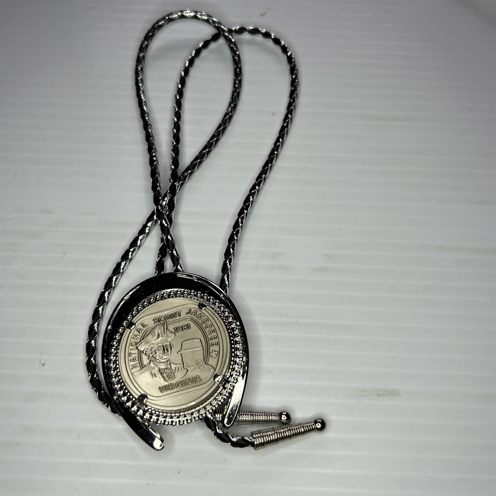 BSA 1981 National Scout Jamboree Coin in Horseshoe Bolo Tie Silver Tips BT-290
