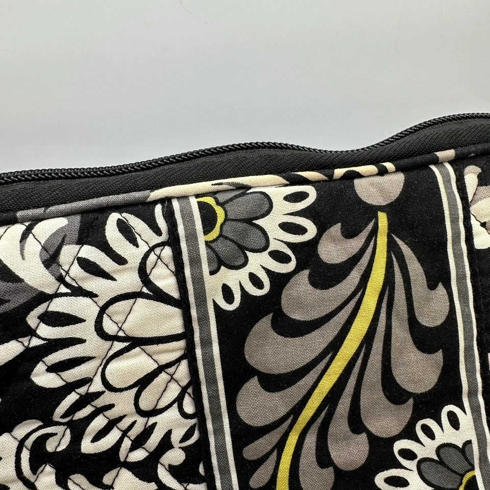 Funda acolchada acolchada barroca amarilla para tablet portátil Vera Bradley Foto 4 de 4