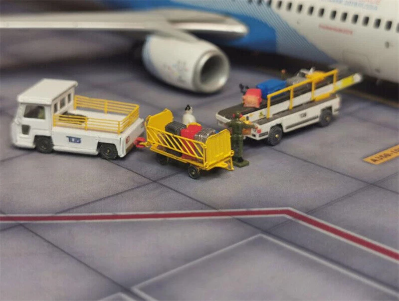Airport Ground Handling 1:200 MH-50 Trailer Luggage Transport System Car Model - Image 3 of 4