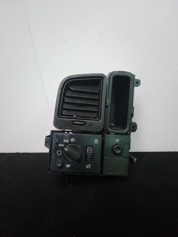 03 04 05 06 07 GMC SIERRA 1500 Dash Mounted Lamp Switch With Air Vent 15034164