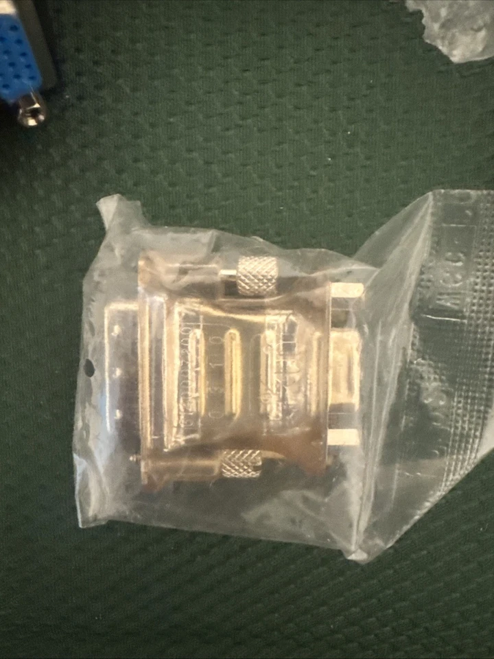 ATI Technologies ATI Radeon 8500 128 MB with cables and 2 remotes, No CD’s - Image 4 of 4