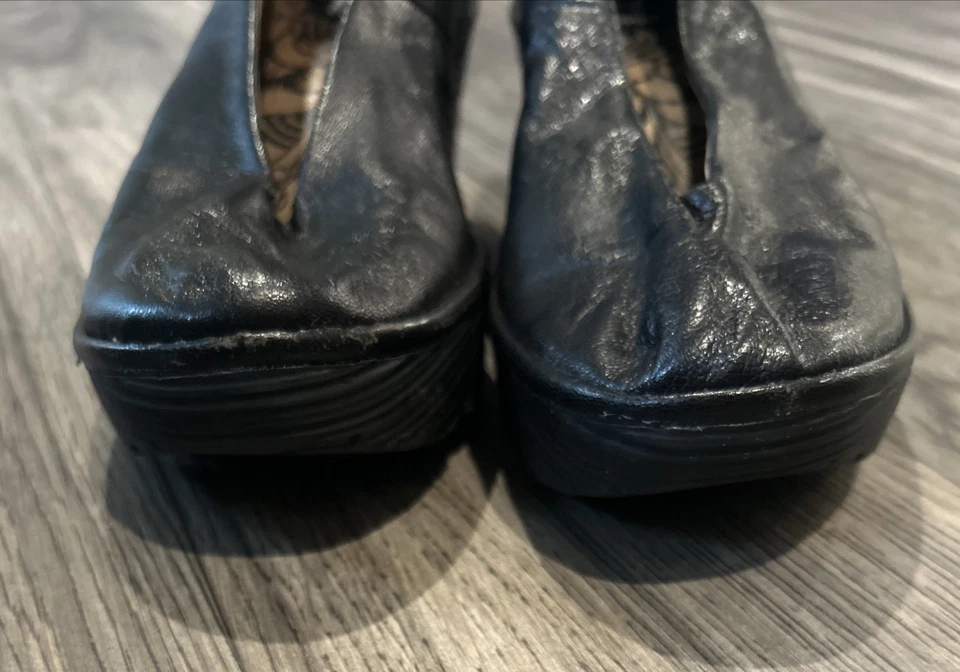 Cuña de cuero Fly London Yaz para mujer 38 EU (7,5-8 EE. UU.) negra Foto 2 de 4