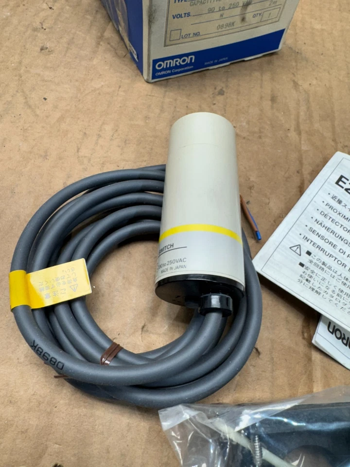 NEW IN BOX OMRON CAPACITIVE PROXIMITY SWITCH E2K-C25MY2 - Image 3 of 4