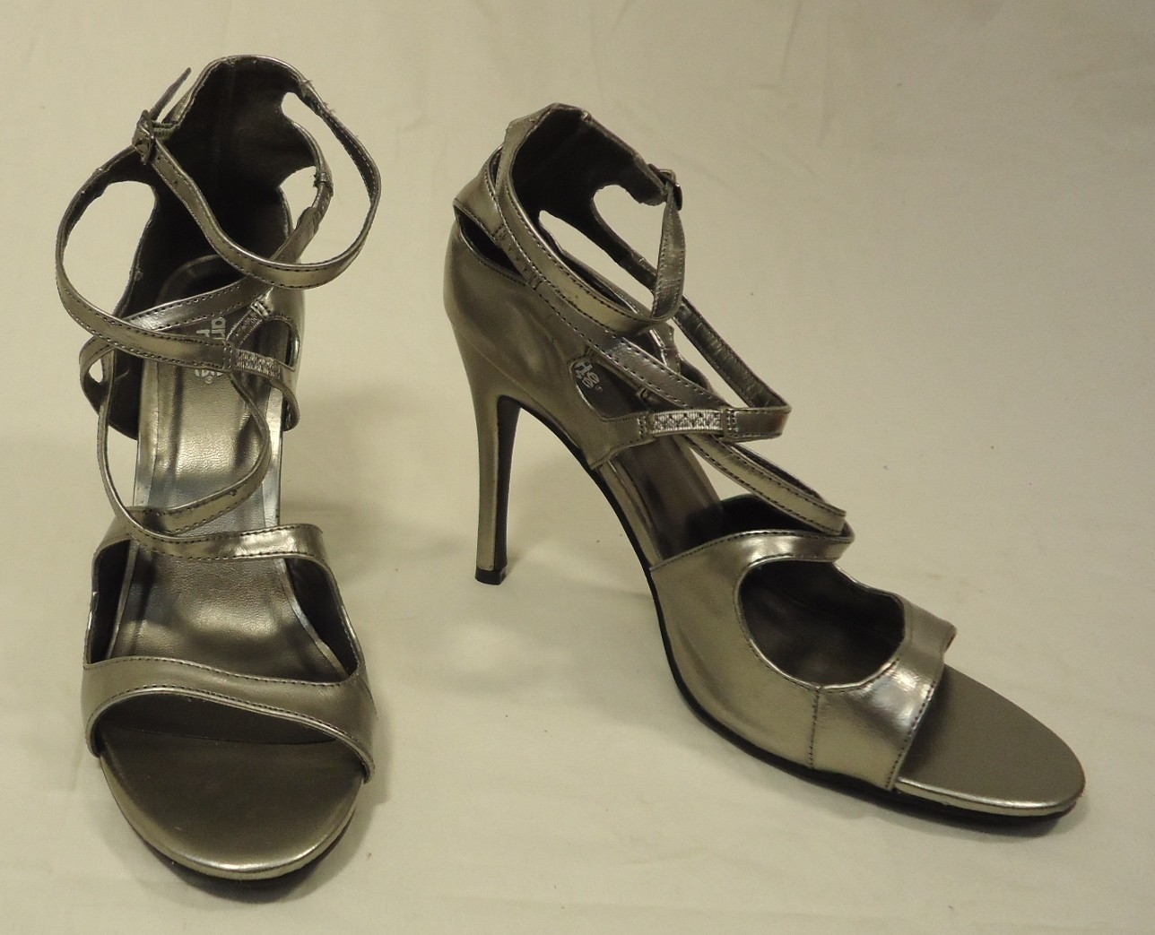 Charlotte Russe Gladiator Strappy Pumps Man Made Female Adult 6 Silver Solid 10-