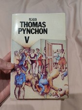 V by Thomas Pynchon | 1975 Picador Edition | Paperback | VG