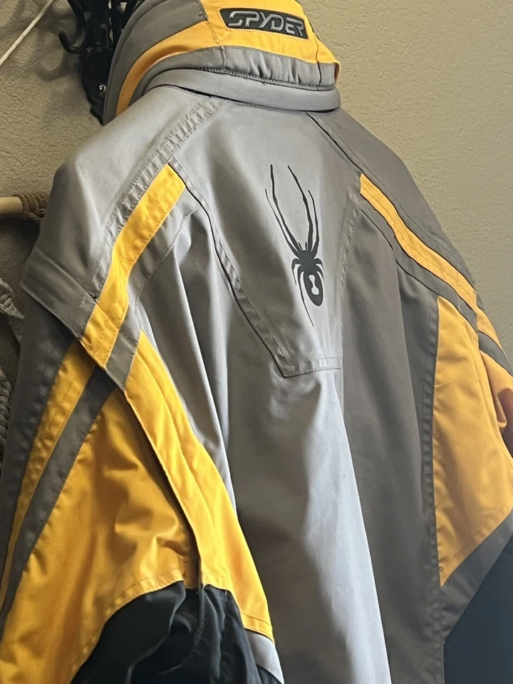 Chaqueta de esquí Spyder para hombre grande amarilla negra Dermizax-EV X-Static aislada Snow2XL Foto 3 de 4