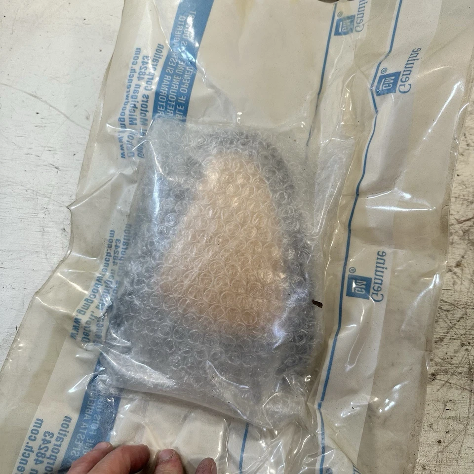 New OEM GM 16524196 Pontiac BONNEVILLE RH Front CORNER MARKER SIGNAL LIGHT - Image 3 of 4