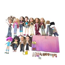 Bratz Lot of 11 Dolls Girls With Clothes Accessories Y2k Envogue Case