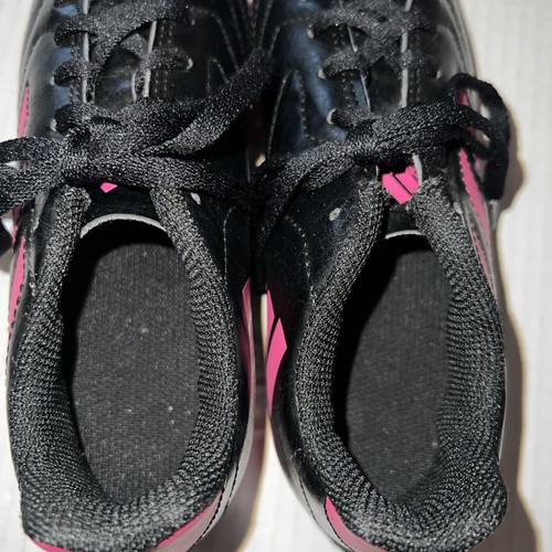 Botines de fútbol Adidas para niños talla 1,5. Negro y rosa. SGC 753002. Usado en excelente estado! - Imagen 5 de 9