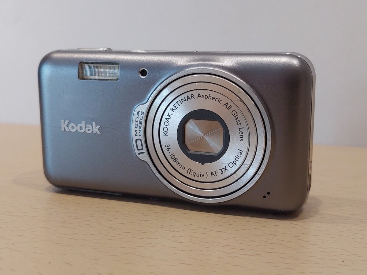 ズームデジタルカメラ Kodak EasyShare V570 電源のみ確認済み！