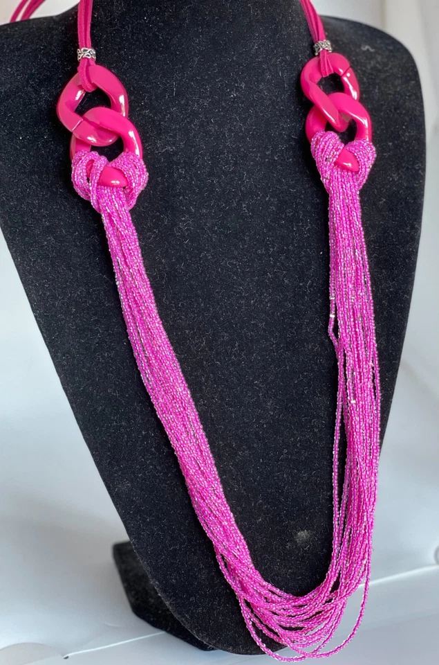 collana donna multifilo conteria vetro color fucsia e catena plastica - Immagine 2 di 4