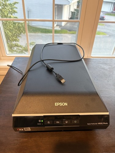 Epson Perfection V600 Photo Color Scanner *read description, For Parts* - 第 1/9 張圖片