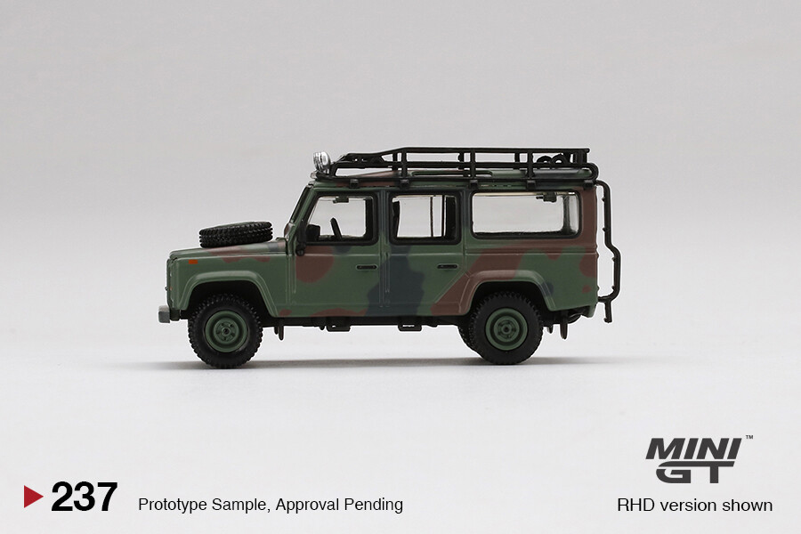 Mini GT 1:64 Land Rover Defender 110 Military Camouflage RHD