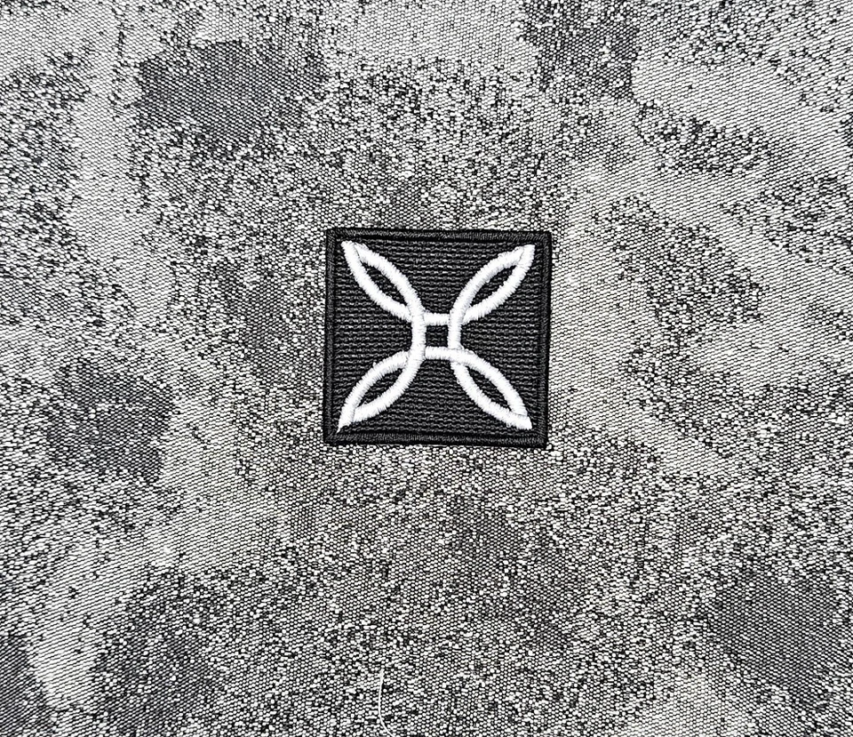 TOPPA PATCH Replica Montura Nero/Argento 4X4CM RICAMATA Termoadesiva o daCucire