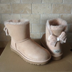 Ugg Mini Bailey Bow II Botas De Piel De Oveja De Gamuza Terciopelo trozos  de madera tamaño nos 5 para Mujer | eBay