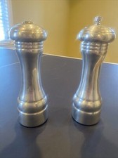 VINTAGE OLDE THOMPSON SILVER PLATED SALT & PEPPER SHAKERS MADE IN USA