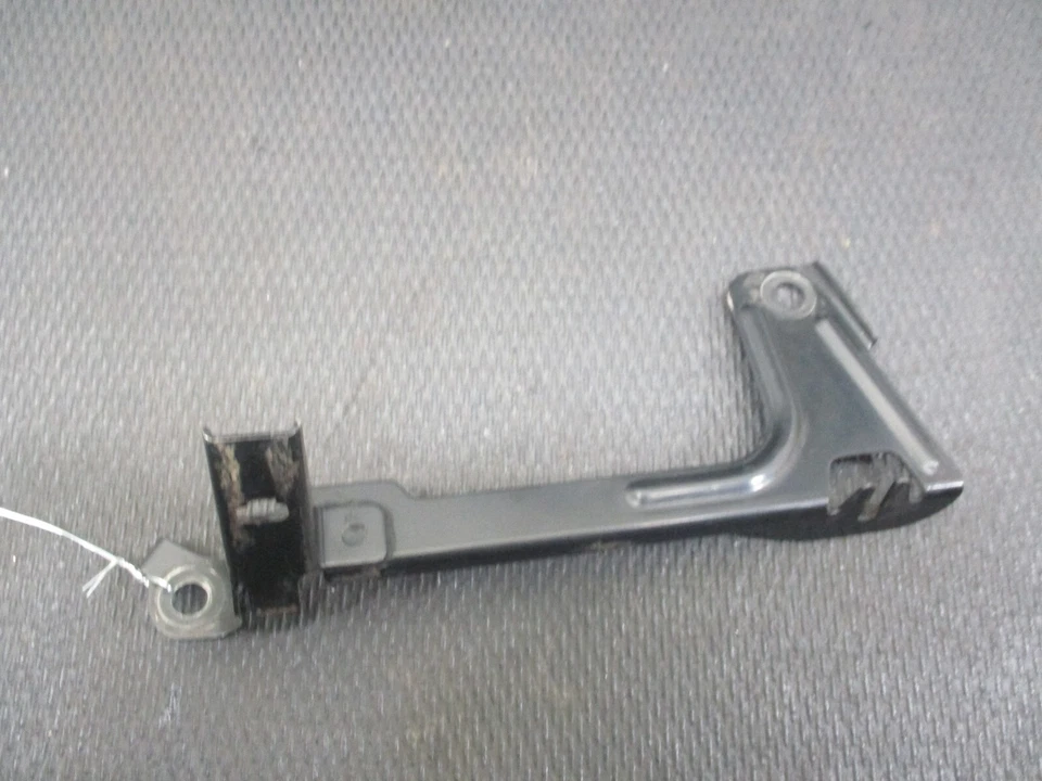 1992 斯巴鲁 SVX - 上部交流发电机皮带盖安装支架 — 第 2/4 张图片