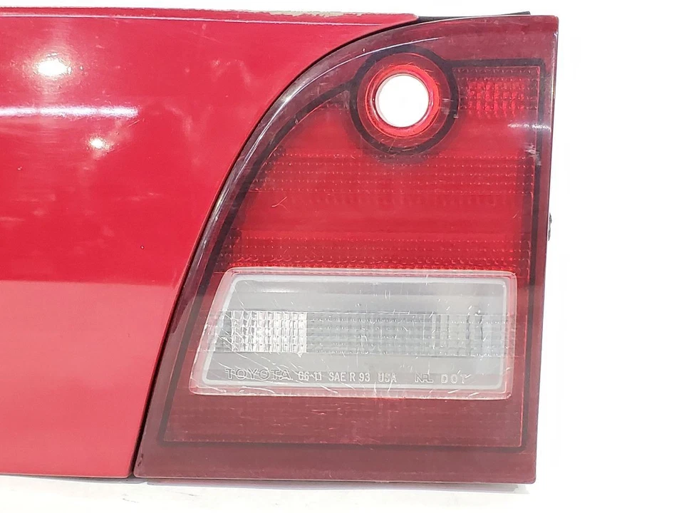 1995 1996 Toyota Camry OEM Rear Center Taillight Lamp Panel See Pictures - Image 2 of 4
