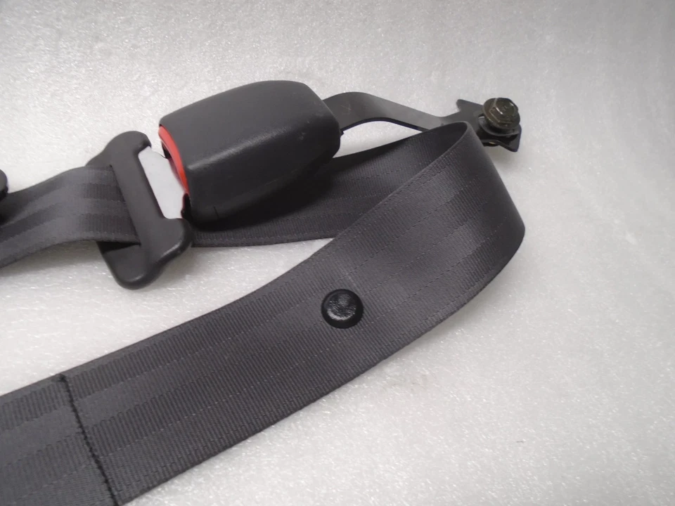 1998-01 SUBARU IMPREZA 4 DR FRONT PASSENGER/ RIGHT SIDE SEAT BELT & BUCKLE OEM - Image 4 of 4