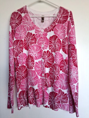 Plus 2XL pink and white cardigan by White Stag. Excellent condition