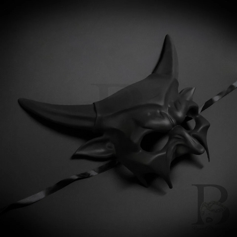 Máscara de mascarada de demonio diablo máscara negra para hombre Foto 3 de 4