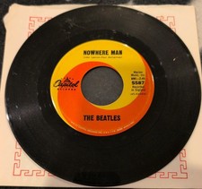 THE BEATLES I Am the Walrus/Hello Goodbye Capitol 2056  45 rpm single 
