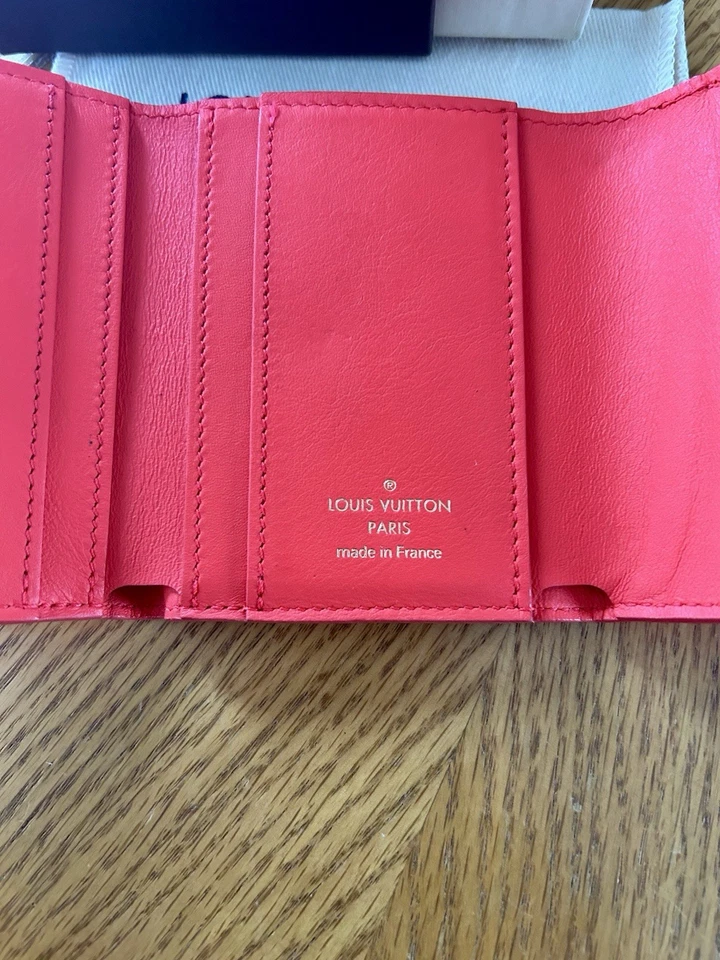 Cartera Louis Vuitton Portefeuille Capucines Compacta Triple Cuero LV Caja NUEVA Foto 4 de 4