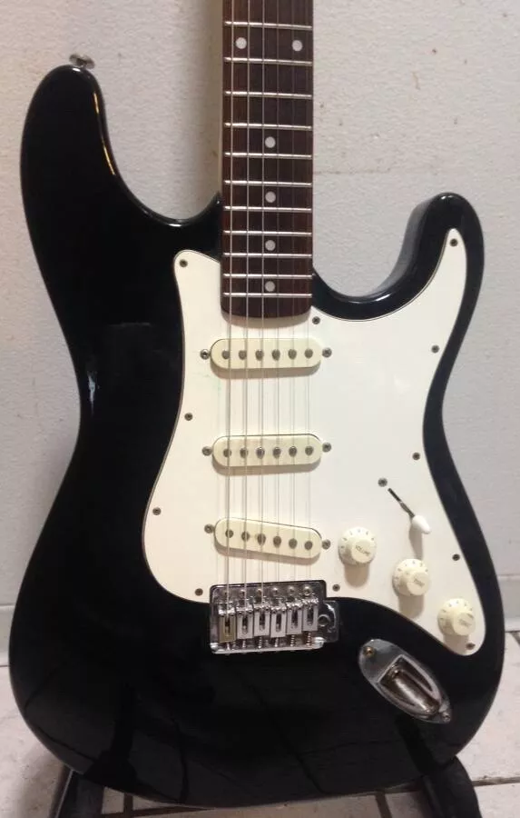 1990 s Washburn WS 4 Shadow Series Strat Style SSS Electric Guitar