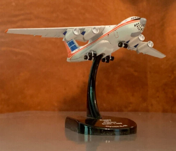 Illyusin IL-76. Cubana. USSR. Die Cast Metal. New in Box. 1:400 scale. 528 mph. - Image 2 of 4