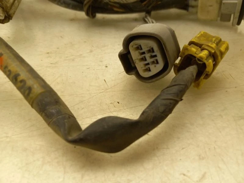 00 01 02 03 Arnés de sala de motores principal Toyota Echo 82111-52620 Foto 2 de 4