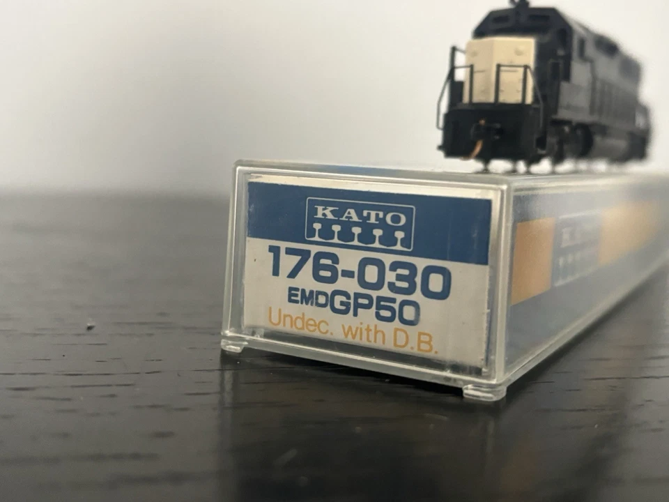 N Scale Kato GP50 - Image 2 of 4