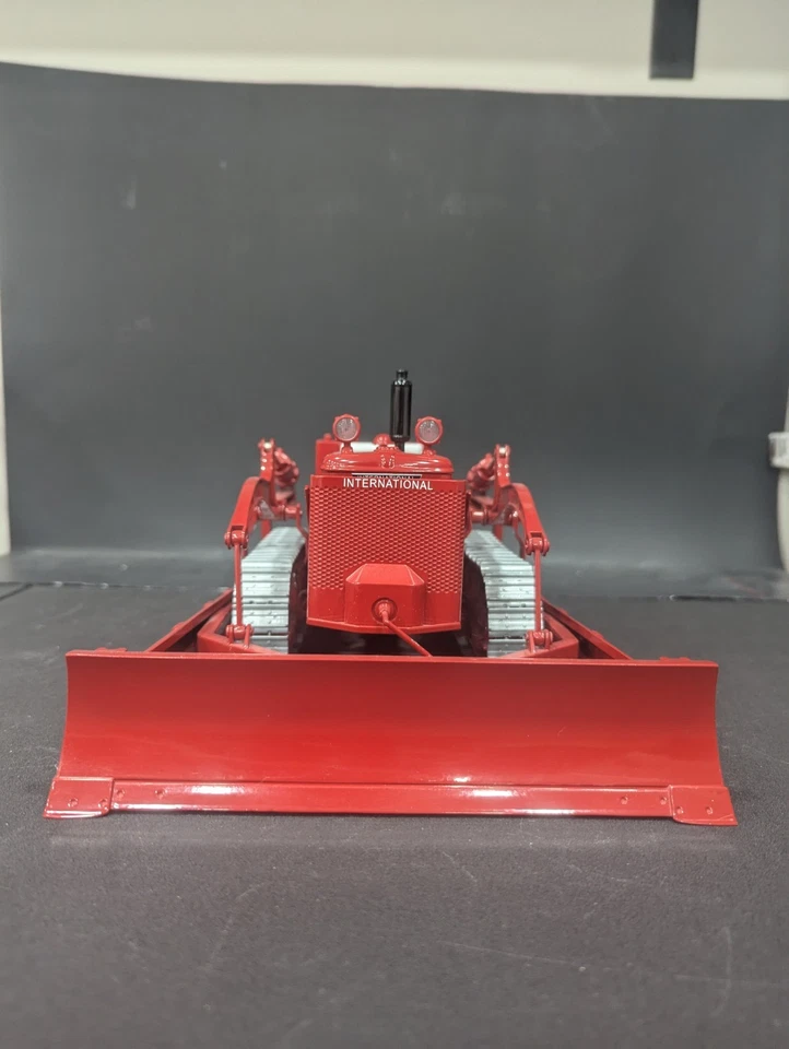 SpecCast International Harvester TD-14 Crawler W/ Blade Classic Series ZJD156 - Image 4 of 4