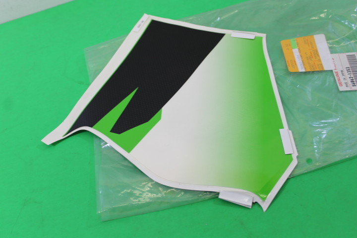 は NOS KAWASAKI 1988 ZX600 ZX6R LEFT FRONT LOWER COWLING EMBLEM 56062