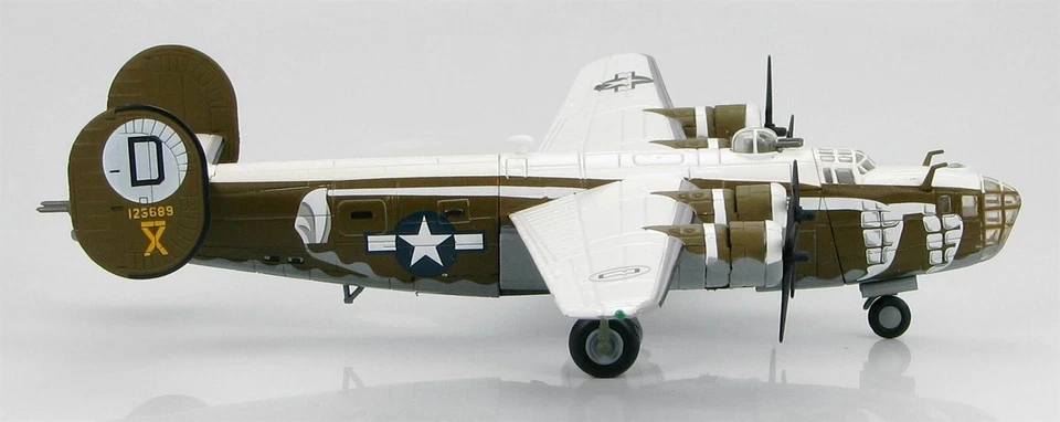 Hobby Master 1:144 B-24D Liberator SAAF 392nd BG RAF Wendling England HA9102 - Изображение 2 из 4