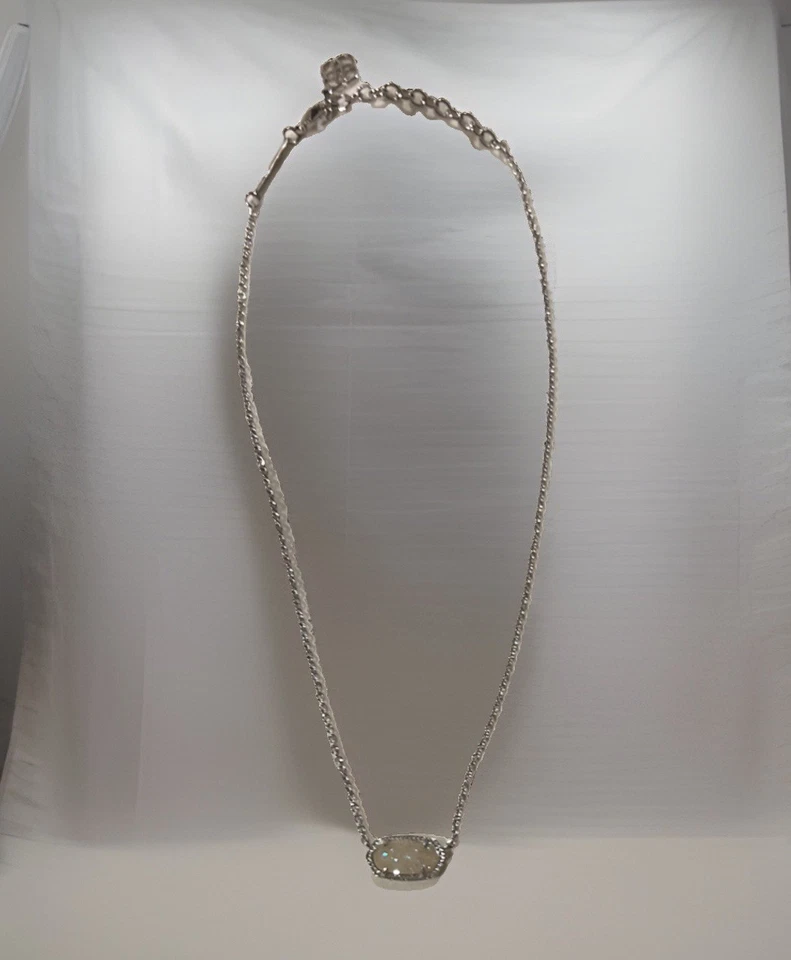 Collar Kendra Scott Elisa de plata con piedras preciosas Drusy iridiscentes Foto 3 de 3
