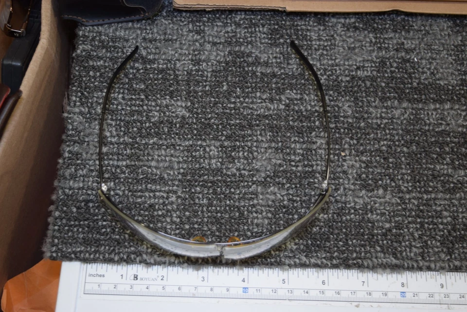 复古 1990 年代古驰 120 GG 1658/S TW3 渐变盾太阳镜破损镜片 — 第 4/4 张图片