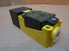 TURCK ELEKTRONIK Proximity Switch NI25U-CP40-AP6X2 Appears New #5573