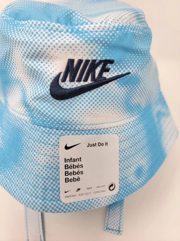NUEVO CON ETIQUETAS Nike Infantil Azul Báltico Cubo Sombrero para el Sol UPF 40+ Swoosh ~ 12-24 Meses  Foto 2 de 4