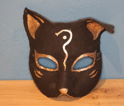 Katzenmaske ''Schlappohr'' Modelliermasse schwarz gold  *** handgefertigt + bemalt