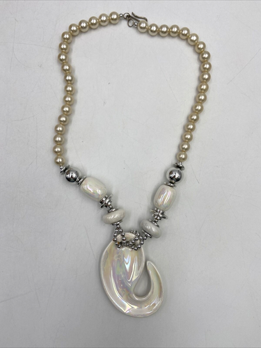Vintage Large Ivory Faux Pearl Necklace Ceramic Charm Metal Accent 18" - 第 7/9 張圖片