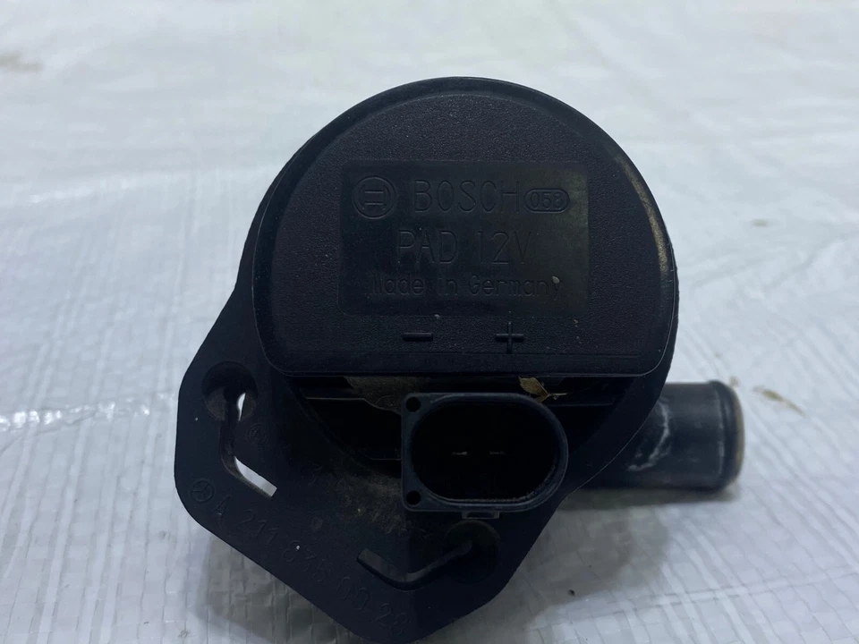 Bomba de agua auxiliar de refrigerante secundario Mercedes-Benz W211 E350 2003-2006 OEM Foto 2 de 4