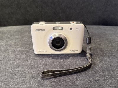 Nikon COOLPIX S30 10.1MP White Waterproof Digital Camera! ~ Works Great! ~ LQQK