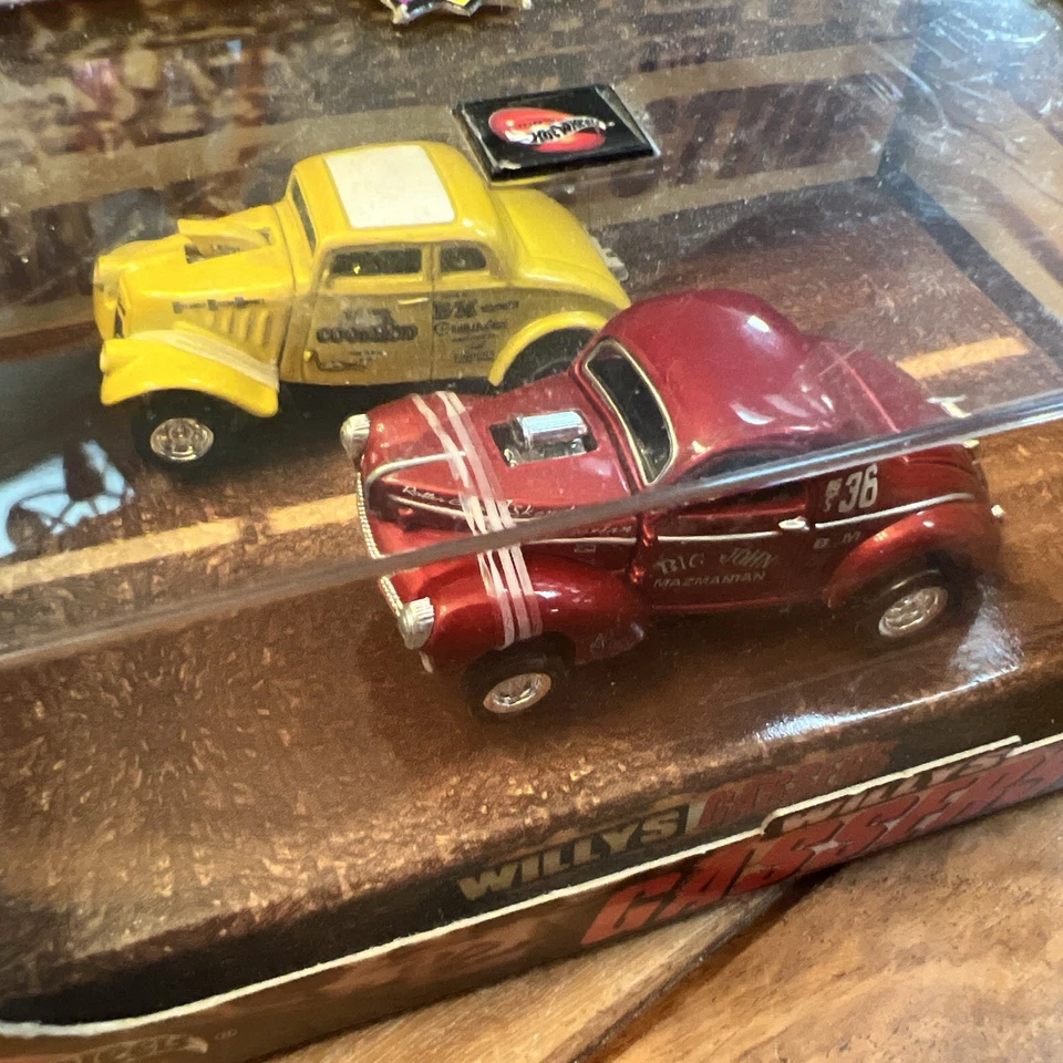 Juego de dos coches Hot Wheels 100 % Willys Gassers rojo 41 y amarillo 32 Foto 4 de 4