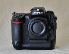 Nikon D D2X 12.4MP Digital SLR Camera - Black (Body Only) in great condition