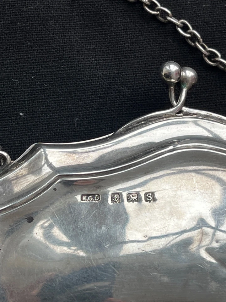 Bolsa Chatelaine prata antiga requintada. Com corrente) - Imagem 3 de 4