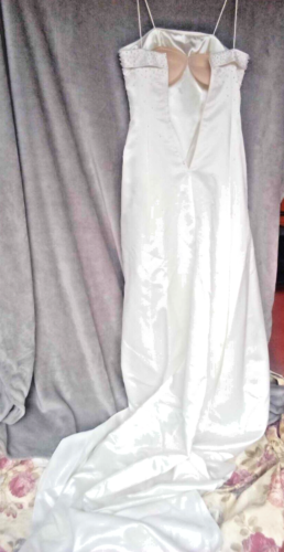 wedding dress size 8 bust 80 cm waist 66 cm. white satin with glass beads - Picture 4 of 9