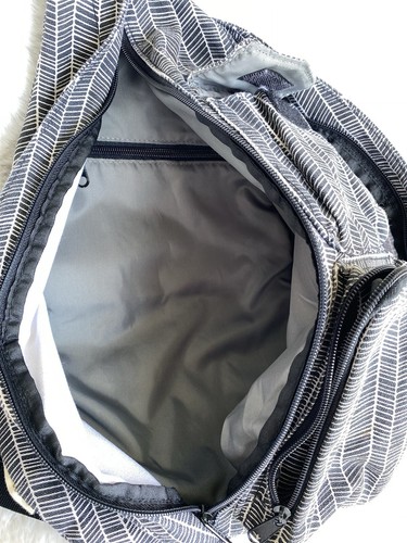 Kavu Sling Rope Crossbody Black White Chevron Strip. - Picture 6 of 17