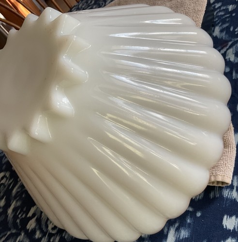 Flawless Anchor Hocking Milk Glass 11x5 Serving Bowl With Scalloped Gold Rim - Picture 15 of 16